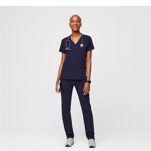 Figs Women’s Scrubs set- Navy Casma Top/Kade Pants